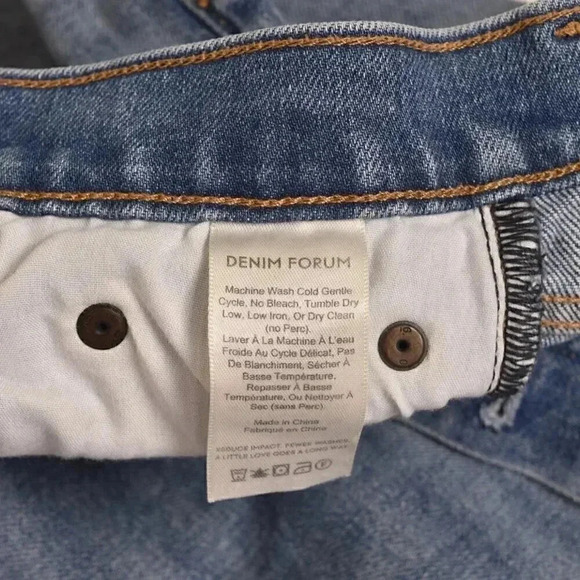 Aritzia Denim Forum The Yoko Bermuda Jean Short Denim Blue Size 25 - Picture 11 of 16